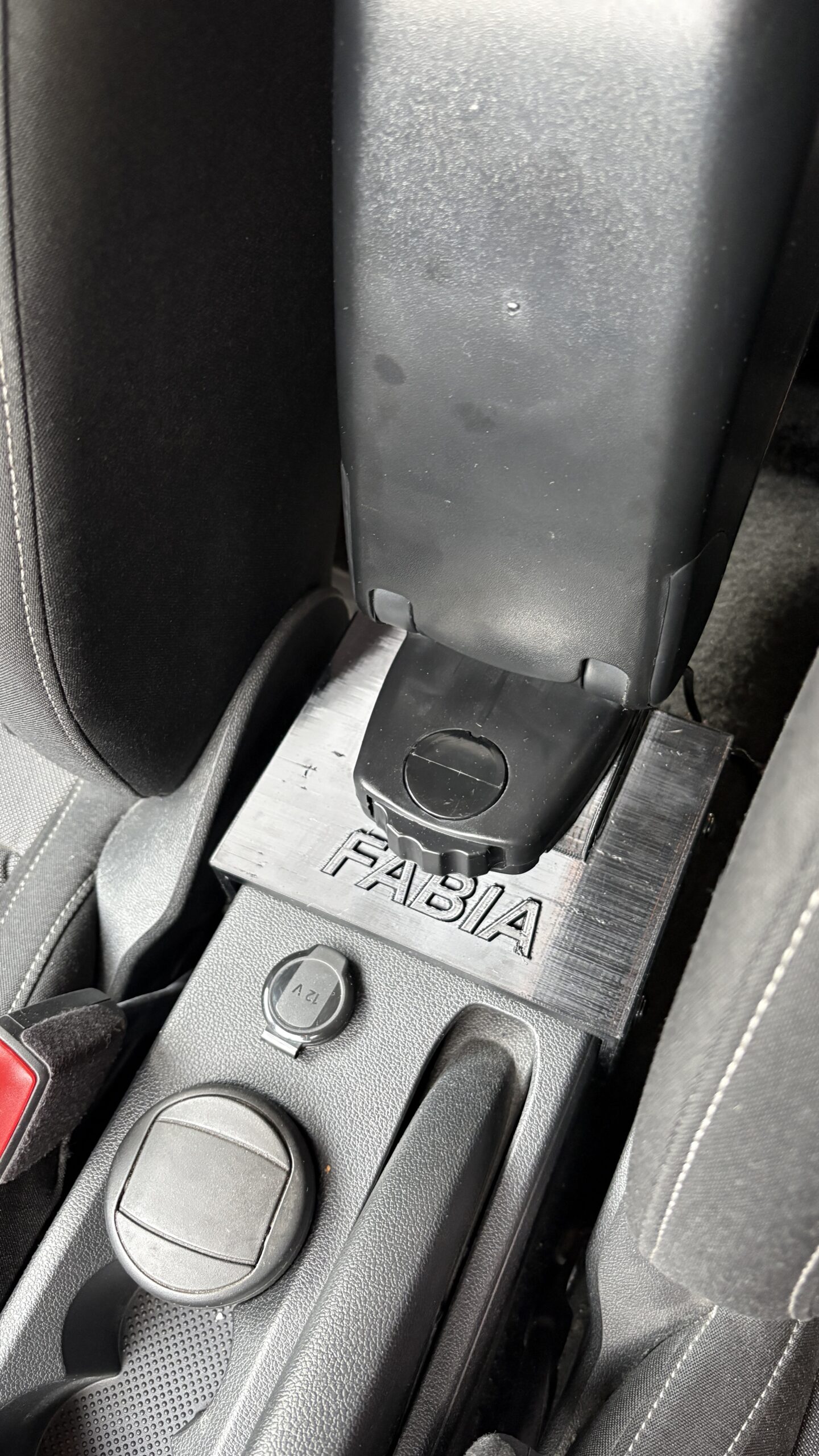 Podstawa do podłokietnika na tunel środkowy do SKODA FABIA 4 - obrazek 7